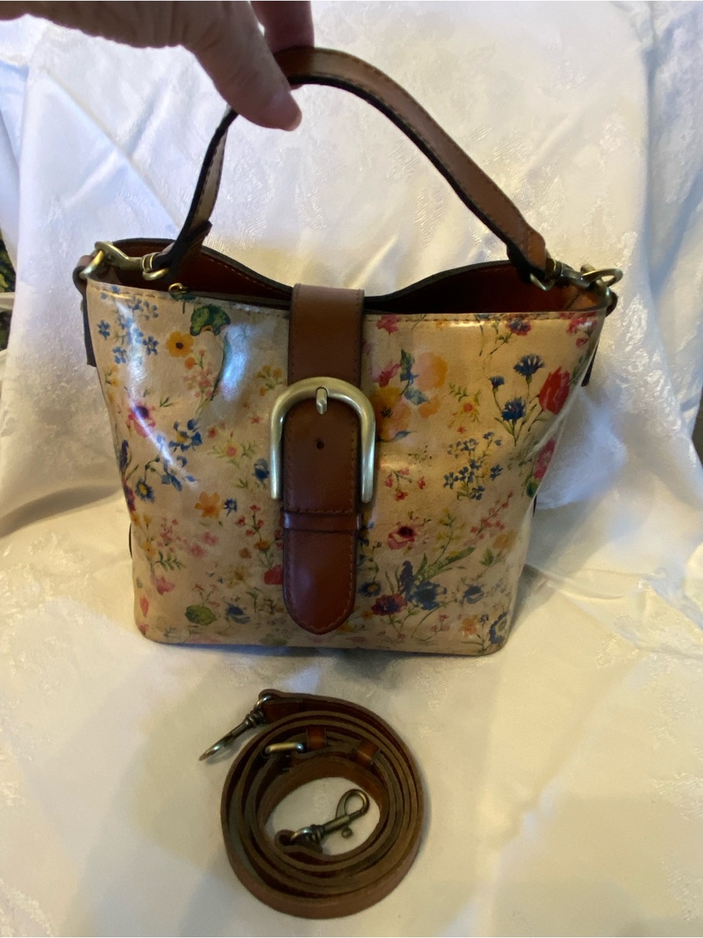 GUC-💐Patricia Nash Irving Prairie Rose Leather Crossbody Bag with Brass Feet